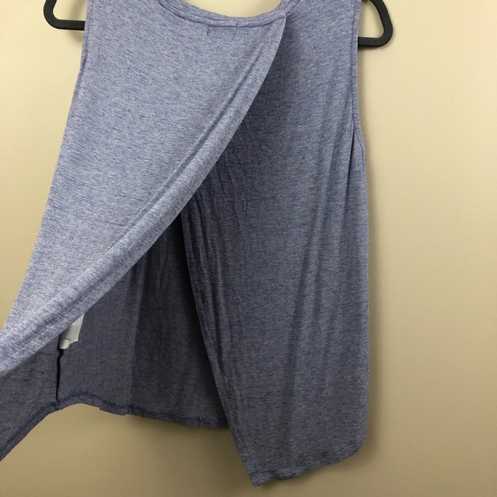 Old Navy Sleeveless Split-back Top - Picture 3 of 4